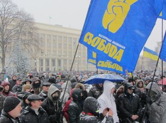 На мітинг під будівлю Закарпатської ОДА прийшло понад півтисячі людей