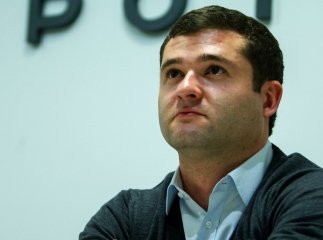 "Чом ти не вийшов...": для мера заспівали пісню під крики "Балогу – до народу"