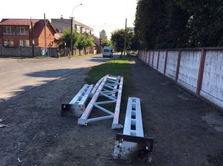 Міська влада Мукачева прокоментувала руйнування обмежувача великогабаритного транспорту