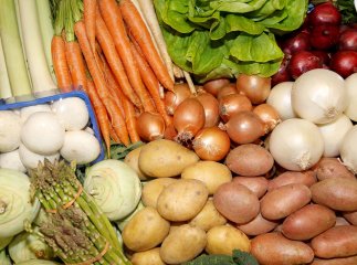 Взимку можуть подорожчати два популярні продукти: ці овочі купують майже всі