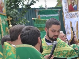 Закарпатський священник займається незвичними ремеслами