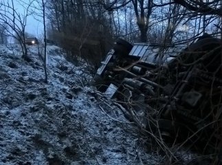 На Рахівщині автобус "Ясіня – Ужгород" із пасажирами зірвався з 15-метрового урвища