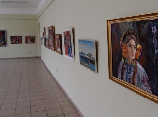 Петро Свалявчик експонує свої картини в Ужгороді