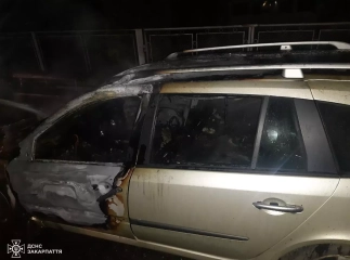На Ужгородщині рятувальники ліквідували пожежу автомобіля