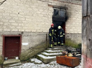 Жінка розпалила піч і пішла у справах: в області горів будинок