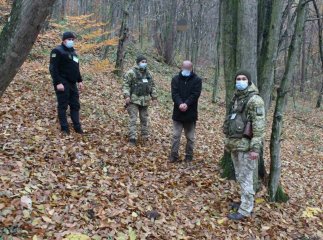 Поблизу КПП "Малий Березний" помітили підозрілого чоловіка