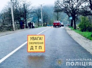 Закарпатський поліцейський потрапив у жахливу ДТП і збив школярку