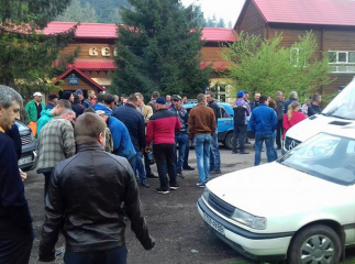 Обурені закарпатці перекрили дорогу "Хуст-Долина"