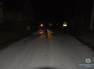 На Мукачівщині на узбіччі дороги знайшли тіло жінки