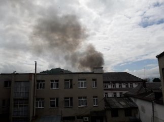Вогонь у центрі міста: у соцмережах повідомляють про пожежу в піцерії