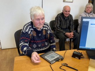 Подружжя оформило закордонні паспорти на Закарпатті після діамантового весілля