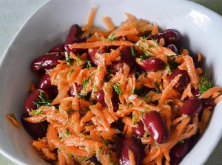 Потрібна квасоля і морква: як приготувати пісний салат для сім’ї з мінімум інгредієнтів