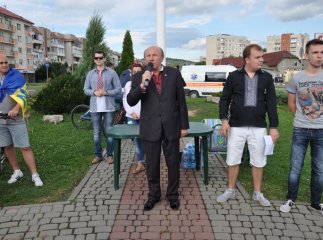 "Старт на площі Героїв Майдану, фініш на площі Миру – в цьому є певний символізм", – Василь Гарагонич