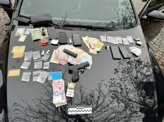 Заробляли більше 300 000 гривень в місяць: на Закарпатті затримали п’ятьох наркоторговців Заробляли більше 300 000 гривень в місяць: на Закарпатті затримали п’ятьох наркоторговців