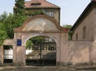 У Хусті випускниці ЗХІ ім. Ерделі презентували власну виставку (ВІДЕО)