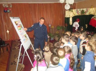До дитячого садка Великих Лучок завітав міліціонер