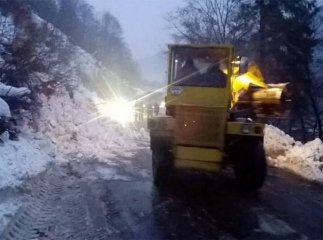 У Рахівському районі на дорогу зійшла лавина