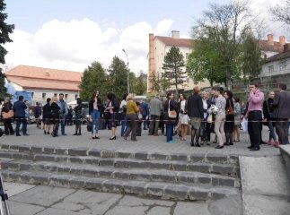В туалеті Ужгородської міськради знайшли бойову гранату. Рятувальники терміново евакуйовують людей