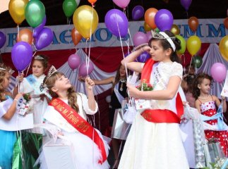 У Тячеві відбувся конкурс краси "Міні міс та Юна міс"