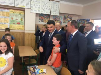 Гройсман в Ужгороді: прем’єр навідався в одну із шкіл міста