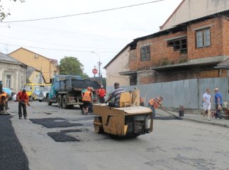 Ужгород продовжує залатувати ями