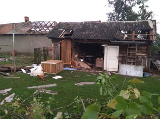 Рятувальники ліквідовують наслідки негоди