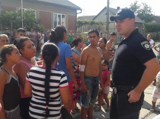 Ужгородські роми ледь не вчинили самосуд над чоловіком, який побив неповнолітнього рома