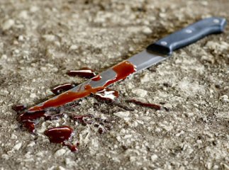 У Великому Березному жінка встромила чоловікові в живіт ножа