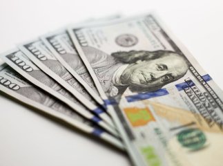 Курс долара на чорному ринку різко злетів всього за день: скільки зараз коштує