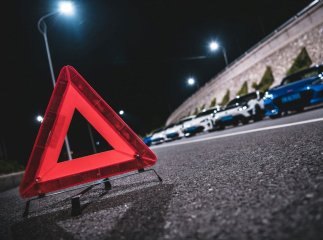Водійка в Ужгороді на швидкості влетіла в будинок