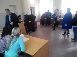 Ужгородці неохоче йдуть на виборчі дільниці