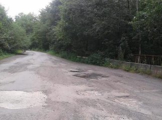 Дорога до курортного закарпатського села вражає своїм жалюгідним станом 