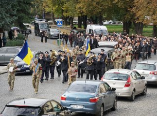 В Ужгороді поховали воїна, який отримав важке поранення і помер у лікарні В Ужгороді поховали воїна, який отримав важке поранення і помер у лікарні