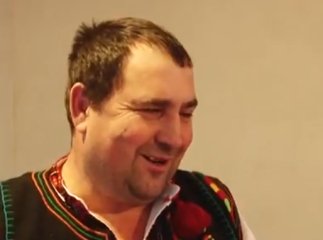 Унікальний священик: вдень проводить літургії в храмі, а ввечері шиє, вишиває та майструє