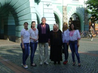 Мер Мукачева Золтан Ленд’єл до Дня вишиванки одягнувся у національний стрій (ФОТО)