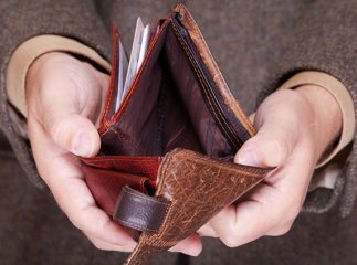 Раніше судимий берегівчанин у Воловецькому будинку культури жіночий гаманець