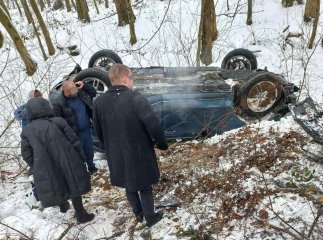 У Нижньому Коропці авто перекинулось на дах. Опубліковано відео