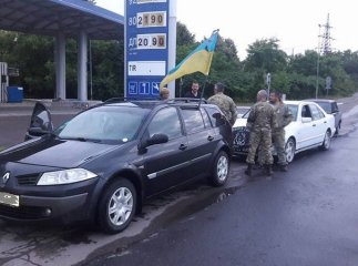 У Мукачеві загиблого в АТО закарпатця зустрічала колона автомобілів