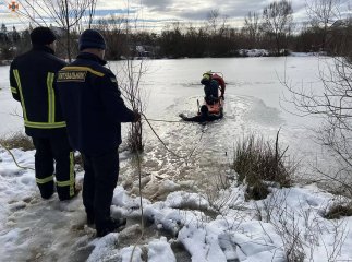 Кинувся на порятунок рибалки, але сам провалився: що відомо про випадок на ставку