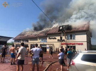 В одному з сіл Закарпаття вирує масштабна пожежа