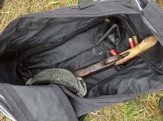 У Берегові чоловік розгулював містом із вогнепальною зброєю у сумці (ФОТО)