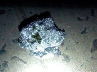 Мукачівські патрульні вилучили у підозрілого чоловіка наркотики