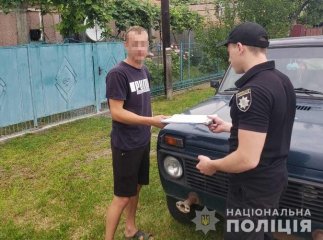 Поліція знайшла хлопців, яких підозрюють у пошкодженні автівок таксі у Мукачеві