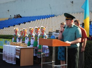 На стадіоні ДЮСШ урочисто відкрили Чемпіонат Державної прикордонної служби по двоборству (ФОТОРЕПОРТАЖ)