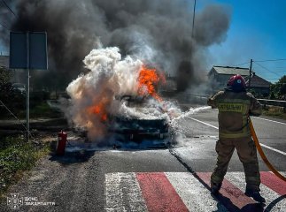 У селі на Ужгородщині під час руху загорівся автомобіль