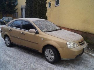 Хлопець їздив на "лівій" іномарці. Небайдужий громадянин здав його у поліцію