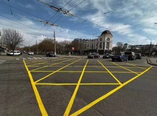 Що означає жовта коробчаста розмітка на дорозі