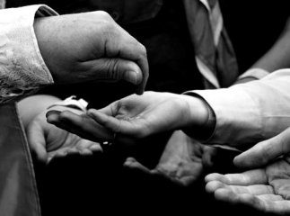 8-річного хлопчика, який займався жебракуванням, виявили у електричці "Ужгород-Мукачево" правоохоронці