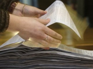 До Ужгорода із запізненням привезли нові бюлетені