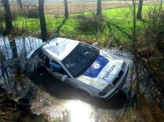 П’яний поліцейський скоїв аварію. Постраждало двоє людей